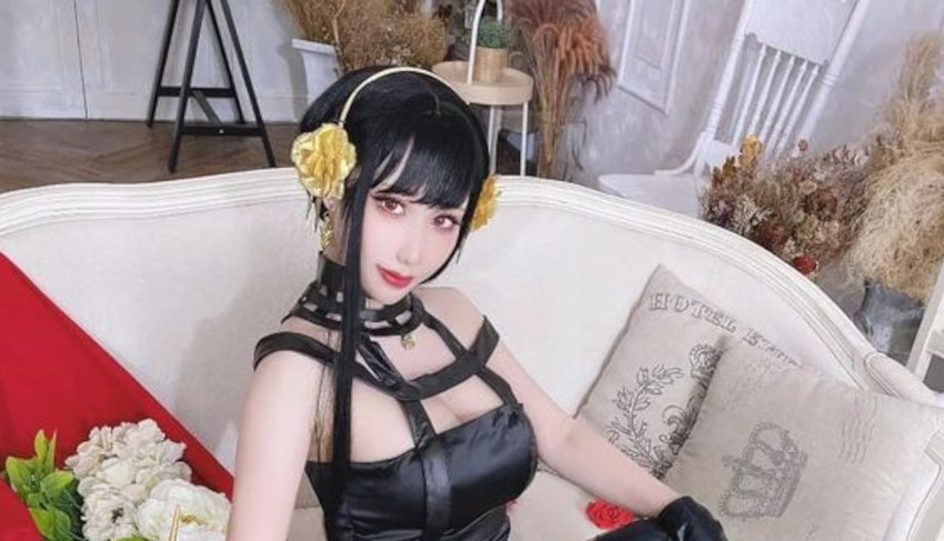 “Spy x Family” Cosplayer Hypes Up Anime With Amazing Yor Cosplay