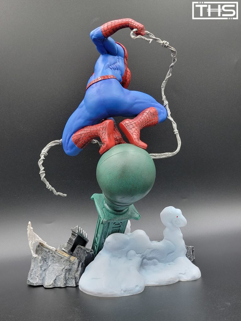 Spider-Man (Lamppost) Gallery Diorama from Diamond Select Toys