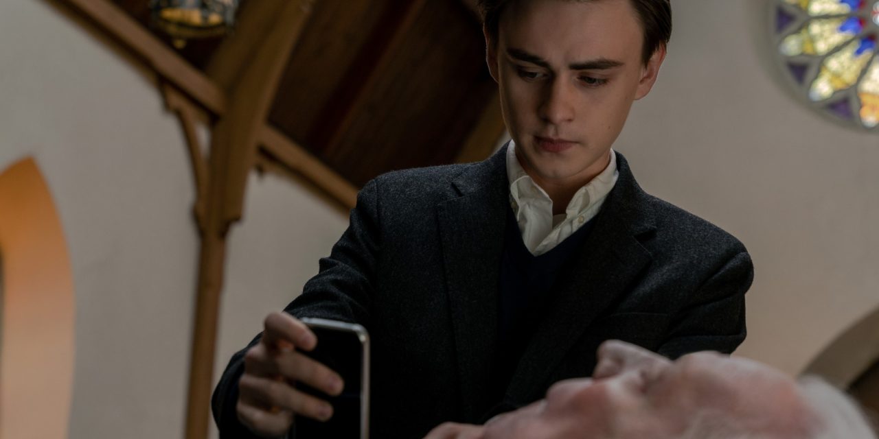 Mr. Harrigan’s Phone: Answer The Call For This Stephen King Adaptation [Trailer]