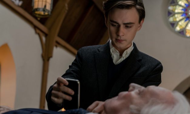 Mr. Harrigan’s Phone: Answer The Call For This Stephen King Adaptation [Trailer]