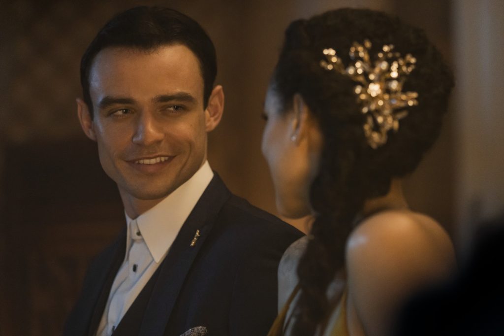 (L to R) Thomas Doherty as Walt and Nathalie Emmanuel as Evie in The Invitation