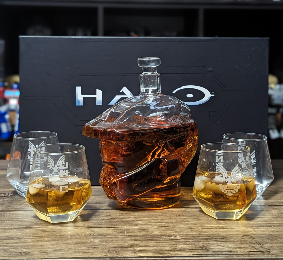 Halo Infinite Master Chief Helmet 6Piece Whiskey Decanter Set with