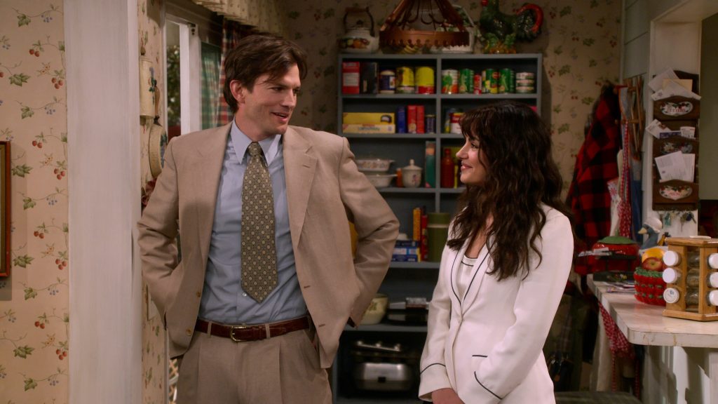 That ‘90s Show. (L to R) Ashton Kutcher as Michael Kelso, Mila Kunis as Jackie Burkhart in episode 101 of That ‘90s Show. Cr. Courtesy of Netflix © 2022