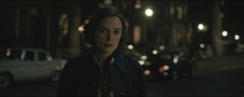 Keira Knightley as Loretta McLaughlin in 20th Century Studios' BOSTON STRANGLER, exclusively on Hulu. Photo courtesy of 20th Century Studios. © 2022 20th Century Studios. All Rights Reserved.