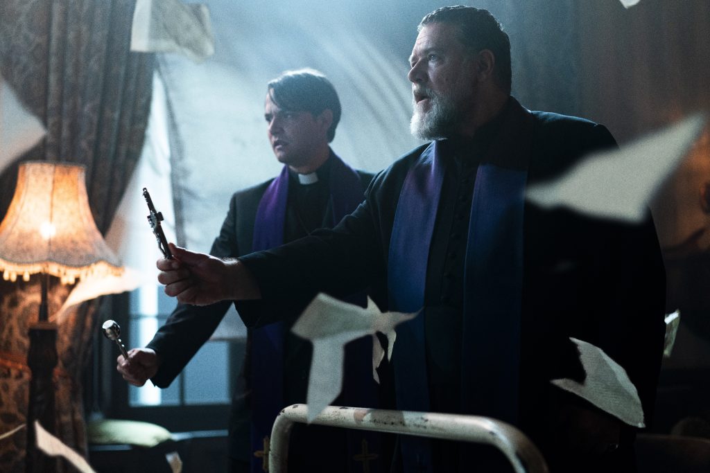 Father Esquibel (Daniel Zovatto) and Father Gabriele Amorth (Russell Crowe) in 'The Pope's Exorcist'