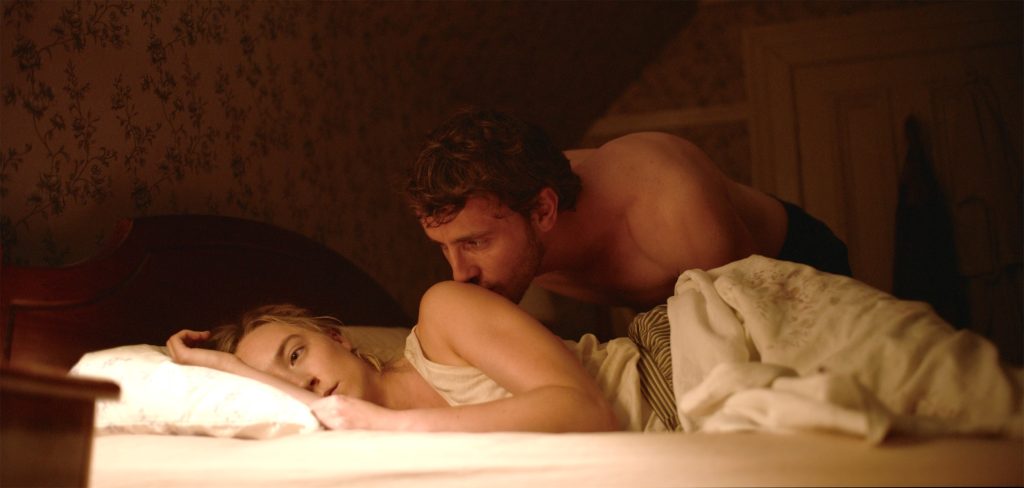 Hen (Saoirse Ronan) and Junior (Paul Mescal) in 'Foe'