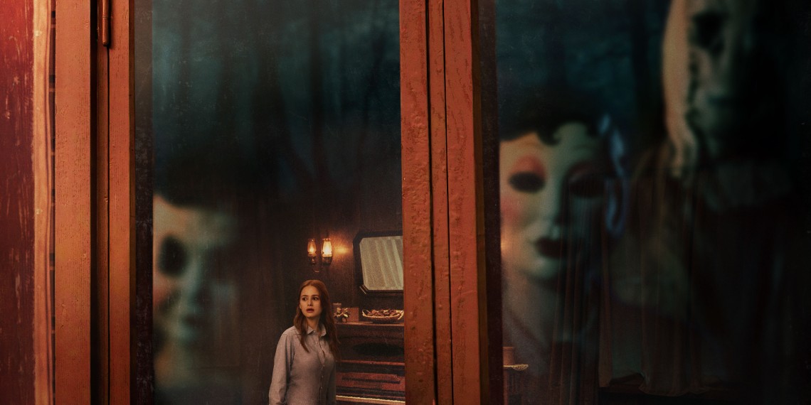 The Strangers: Chapter 1 Shows Off Tense Horror With Madelaine Petsch [Trailer]