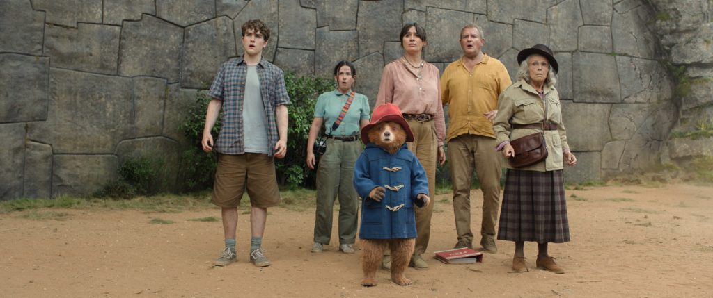 (L-R) Samuel Joslin, Madeleine Harris, Paddington, Emily Mortimer, Hugh Bonneville, and Julie Walters in PADDINGTON IN PERU.