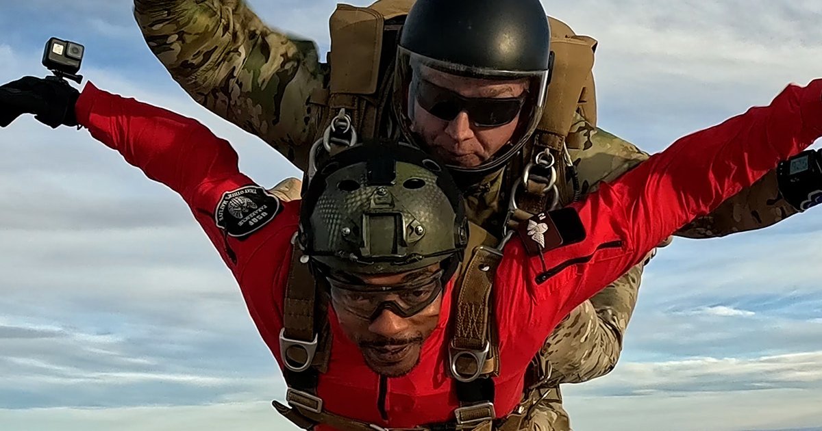 Captain America Star Anthony Mackie Skydives With Air Force